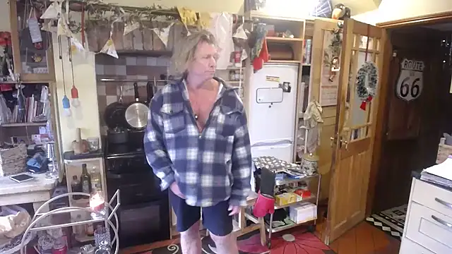 Snapshot of WillPolski chatting on 12/04/25, 10:35 WillPolski online show from 12/04/25, 10:35