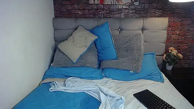 Snapshot of vicky_bass chatting on 03/10/25, 09:40 vicky bass online show from 03/10/25, 09:40