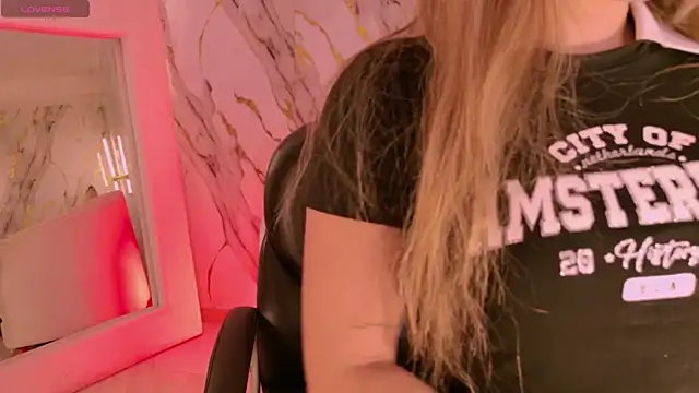 Snapshot of AmaiaHaywood chatting on 11/25/25, 04:34 AmaiaHaywood online show from 11/25/25, 04:34