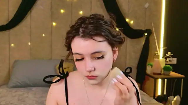 Pauline Heaven online show from 03/10/26, 05:34