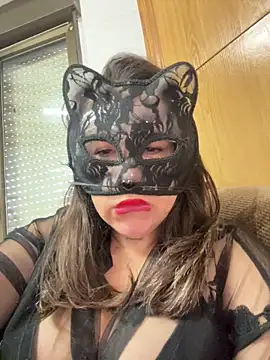 Snapshot of laarti chatting on 12/22/25, 09:17 laarti online show from 12/22/25, 09:17