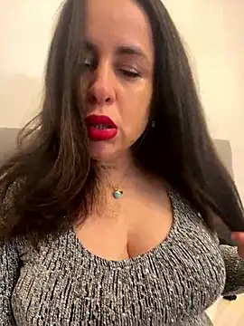 Snapshot of laarti chatting on 01/07/26, 11:12 laarti online show from 01/07/26, 11:12