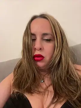 Snapshot of laarti chatting on 01/31/26, 07:11 laarti online show from 01/31/26, 07:11