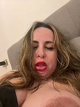 Snapshot of laarti chatting on 02/12/26, 10:49 laarti online show from 02/12/26, 10:49