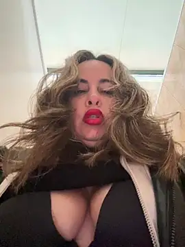 Snapshot of laarti chatting on 02/13/26, 10:55 laarti online show from 02/13/26, 10:55