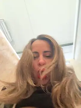 Snapshot of laarti chatting on 02/24/26, 08:12 laarti online show from 02/24/26, 08:12