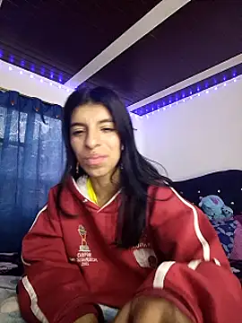 Snapshot of Ariell_Kieran chatting on 02/16/25, 10:10 Ariell Kieran online show from 02/16/25, 10:10