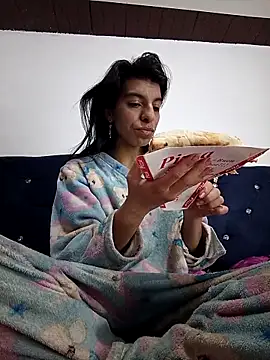 Snapshot of Ariell_Kieran chatting on 03/15/25, 12:36 Ariell Kieran online show from 03/15/25, 12:36