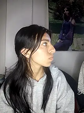 Snapshot of Ariell_Kieran chatting on 10/10/25, 04:11 Ariell Kieran online show from 10/10/25, 04:11