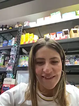 Snapshot of Andrea18_blonde chatting on 03/29/26, 03:45 Andrea18 blonde online show from 03/29/26, 03:45
