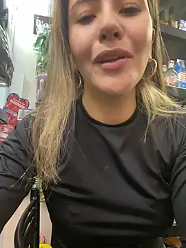 Snapshot of Andrea18_blonde chatting on 04/16/26, 03:02 Andrea18 blonde online show from 04/16/26, 03:02
