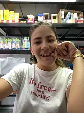 Snapshot of Andrea18_blonde chatting on 04/30/26, 02:56 Andrea18 blonde online show from 04/30/26, 02:56