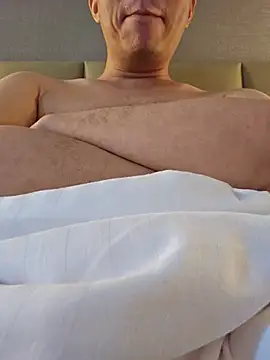 Snapshot of beartopslave chatting on 02/15/25, 08:54 beartopslave online show from 02/15/25, 08:54