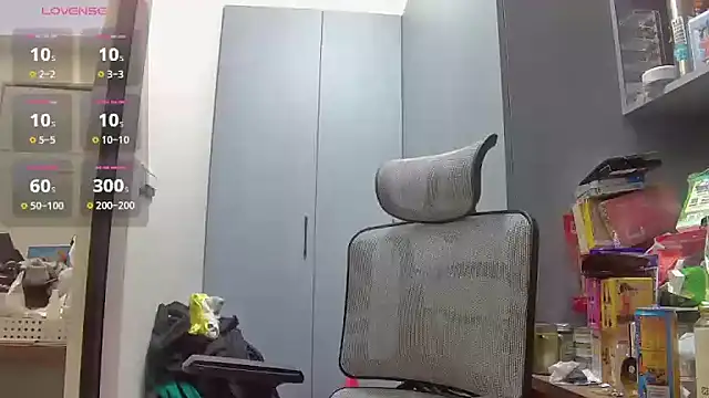 Snapshot of beartopslave chatting on 10/13/25, 06:02 beartopslave online show from 10/13/25, 06:02