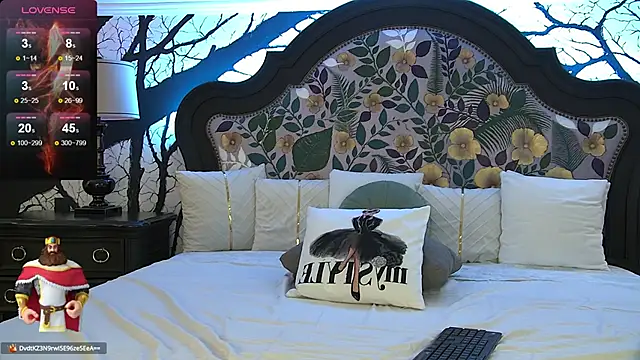 Snapshot of Amber_Luna chatting on 02/10/25, 01:44 Amber Luna online show from 02/10/25, 01:44