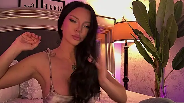 Snapshot of Amber_Luna chatting on 10/15/25, 03:12 Amber Luna online show from 10/15/25, 03:12