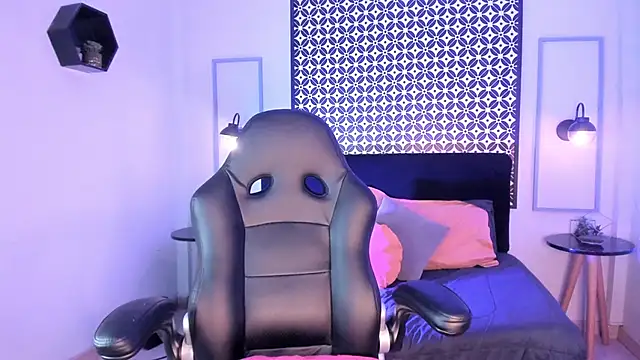 Gigi Strawberry online show from 03/19/25, 04:36