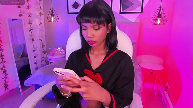 Gigi Strawberry online show from 09/18/25, 04:36