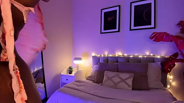 Gigi Strawberry online show from 01/14/26, 04:40