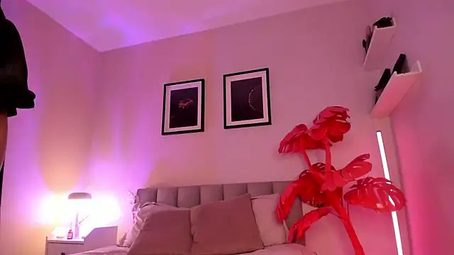 Gigi Strawberry online show from 03/25/26, 05:02