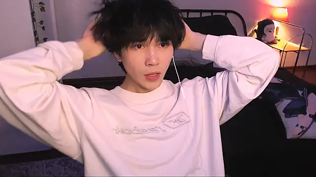 Snapshot of rennnuts chatting on 10/14/25, 05:03 rennnuts online show from 10/14/25, 05:03