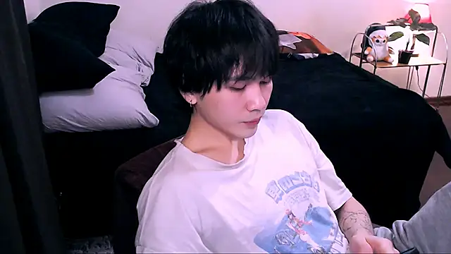 Snapshot of rennnuts chatting on 11/18/25, 03:38 rennnuts online show from 11/18/25, 03:38