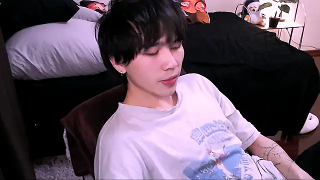 Snapshot of rennnuts chatting on 11/19/25, 03:01 rennnuts online show from 11/19/25, 03:01