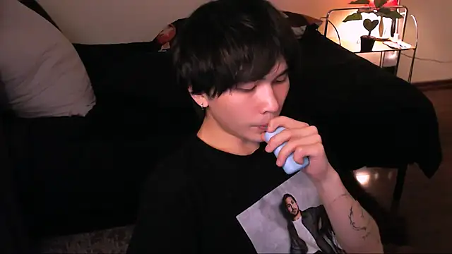 Snapshot of rennnuts chatting on 11/26/25, 06:53 rennnuts online show from 11/26/25, 06:53