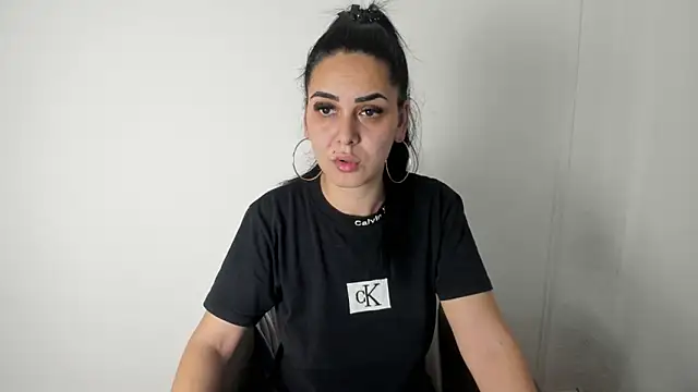 Snapshot of NicoleKatee chatting on 11/04/25, 02:49 NicoleKatee online show from 11/04/25, 02:49