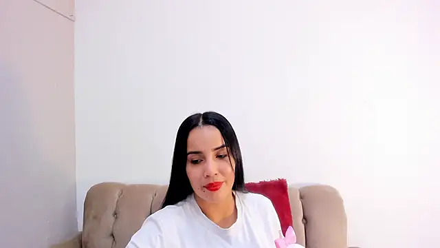 Snapshot of Violetta_0 chatting on 03/01/25, 04:33 Violetta 0 online show from 03/01/25, 04:33