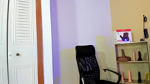 Snapshot of Violetta_0 chatting on 09/13/25, 01:22 Violetta 0 online show from 09/13/25, 01:22