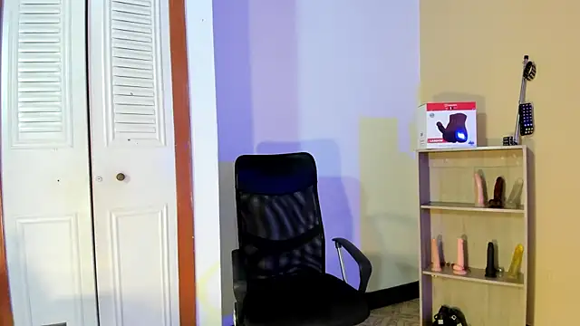 Snapshot of Violetta_0 chatting on 09/20/25, 01:12 Violetta 0 online show from 09/20/25, 01:12