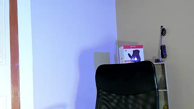 Snapshot of Violetta_0 chatting on 09/24/25, 01:25 Violetta 0 online show from 09/24/25, 01:25