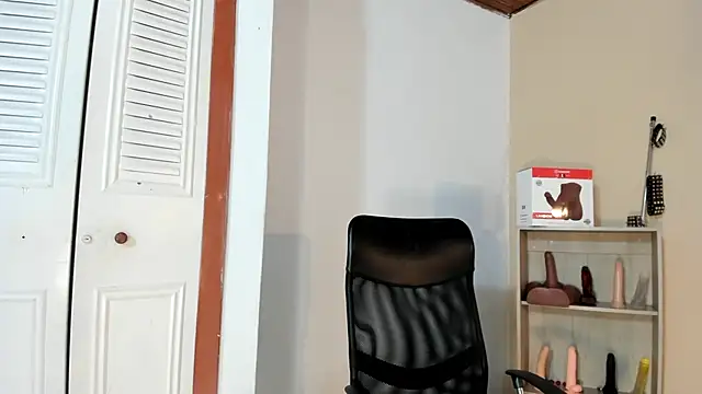 Snapshot of Violetta_0 chatting on 09/29/25, 01:27 Violetta 0 online show from 09/29/25, 01:27