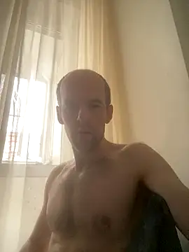 Snapshot of LynnAhNight chatting on 09/28/25, 04:40 LynnAhNight online show from 09/28/25, 04:40