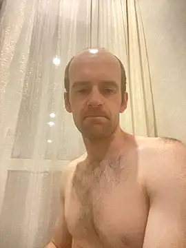 Snapshot of LynnAhNight chatting on 10/09/25, 02:42 LynnAhNight online show from 10/09/25, 02:42