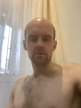 Snapshot of LynnAhNight chatting on 11/09/25, 04:44 LynnAhNight online show from 11/09/25, 04:44