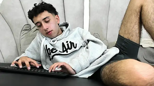 Snapshot of erickblaze_wm chatting on 02/18/25, 04:16 erickblaze wm online show from 02/18/25, 04:16