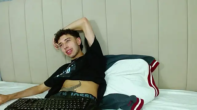 Snapshot of erickblaze_wm chatting on 02/27/25, 04:09 erickblaze wm online show from 02/27/25, 04:09