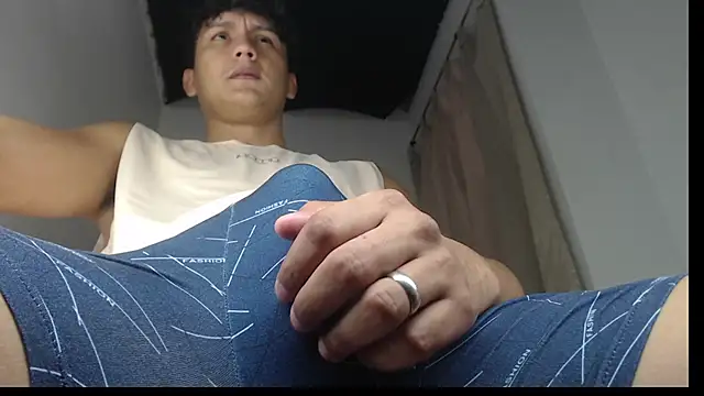 Snapshot of lolplipiwg chatting on 02/19/26, 06:37 lolplipiwg online show from 02/19/26, 06:37