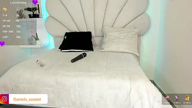 Snapshot of Danielaangelina chatting on 10/17/25, 07:44 Danielaangelina online show from 10/17/25, 07:44