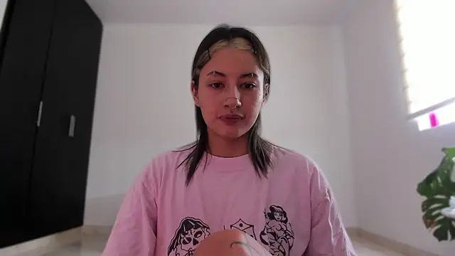 ggor4w33 online show from 03/19/26, 04:44