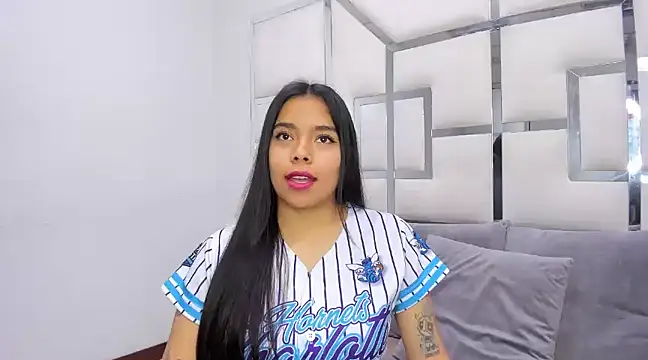 ZoeWan69 online show from 02/20/25, 11:42