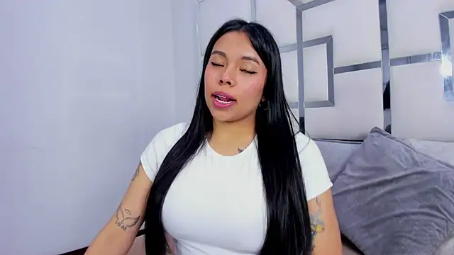 ZoeWan69 online show from 09/19/25, 12:50