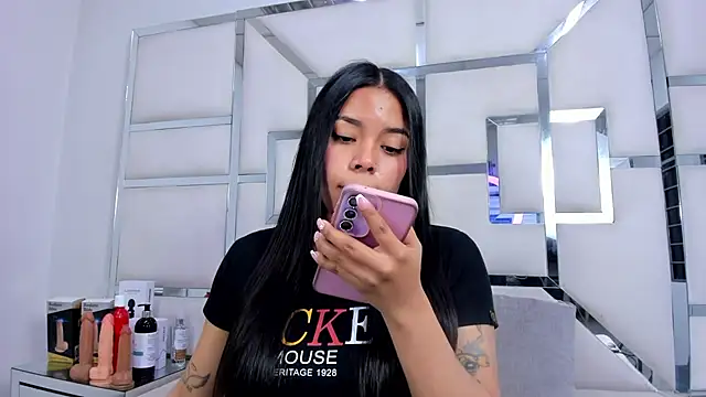 ZoeWan69 online show from 11/07/25, 11:21