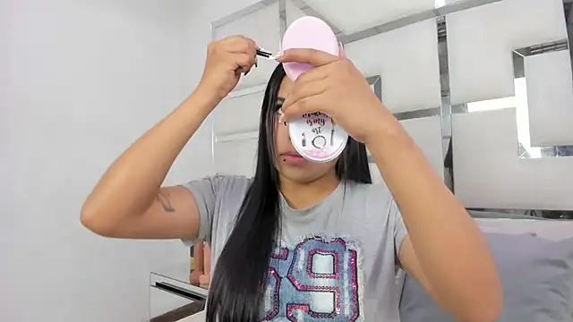 ZoeWan69 online show from 03/28/26, 01:43