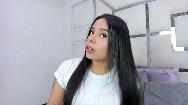 ZoeWan69 online show from 05/11/26, 01:17