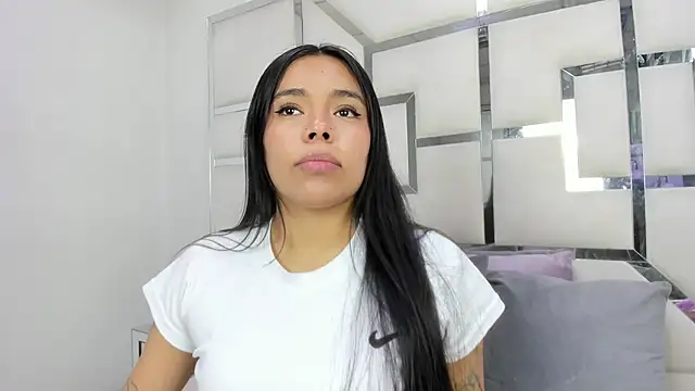 ZoeWan69 online show from 05/25/26, 12:44