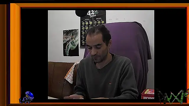 Snapshot of ReyDeBotones chatting on 11/08/25, 12:44 ReyDeBotones online show from 11/08/25, 12:44