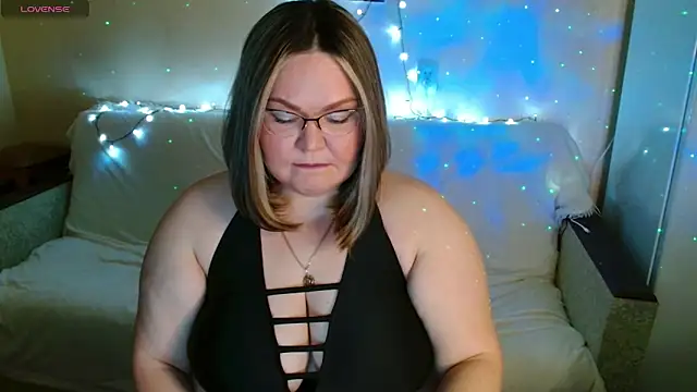 Vivien  wet online show from 03/02/25, 08:29